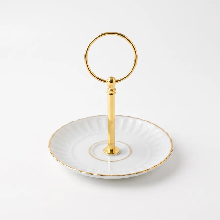 צלחת עם ידית זהב במרכז