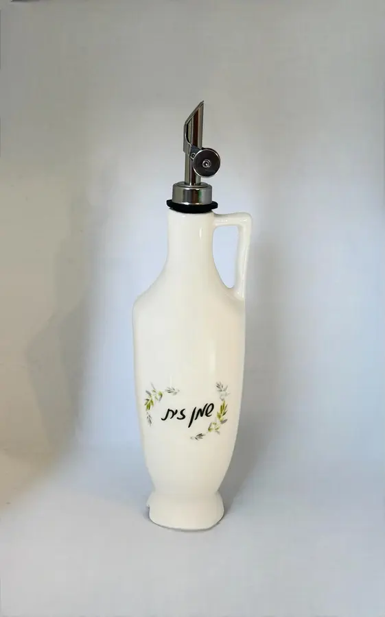 בקבוק קרמיקה בעבודת יד ונפח של 450 מ"ל , בצבע לבן כיתוב - שמן זית