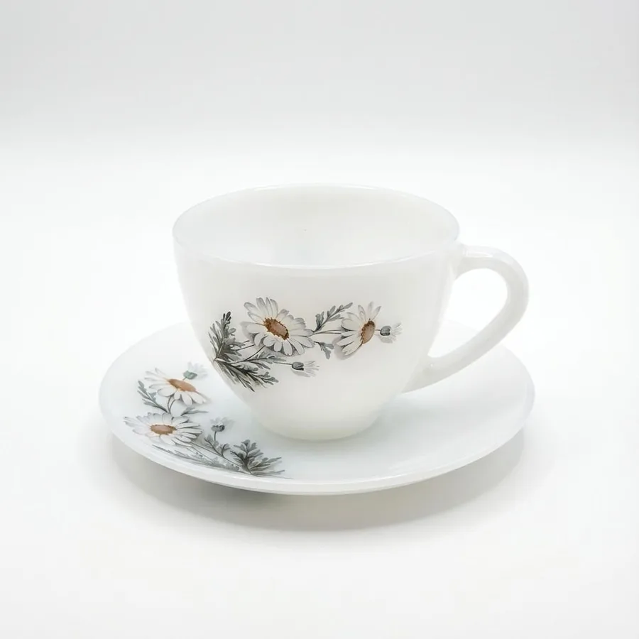 ספל וצלחת ציור פרח המרגנית , מזכוכית "ארקופל "