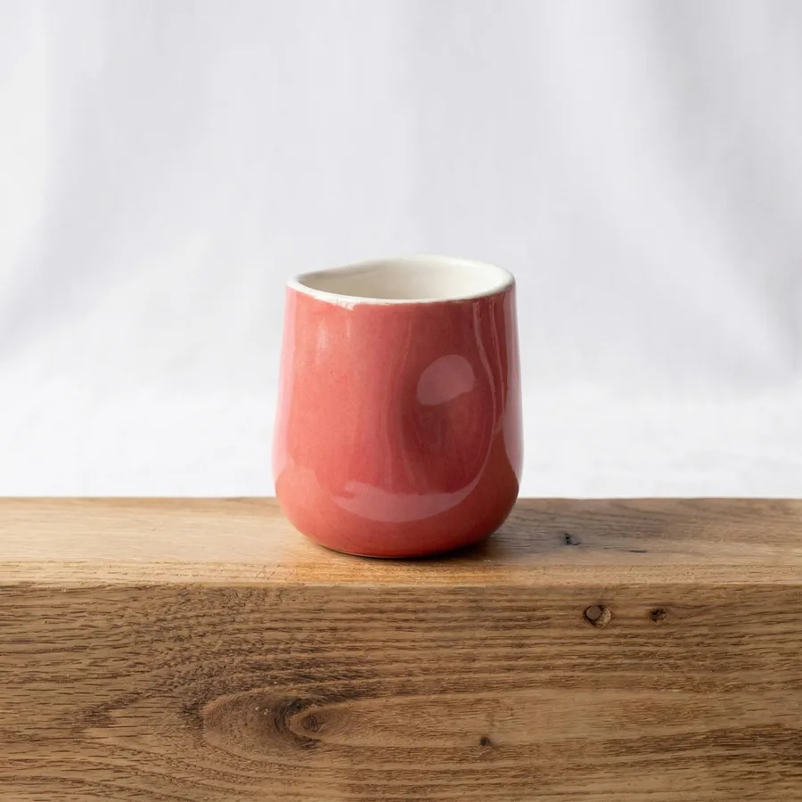 ספל מקרמיקה עבודת יד בצבע אדום להבה