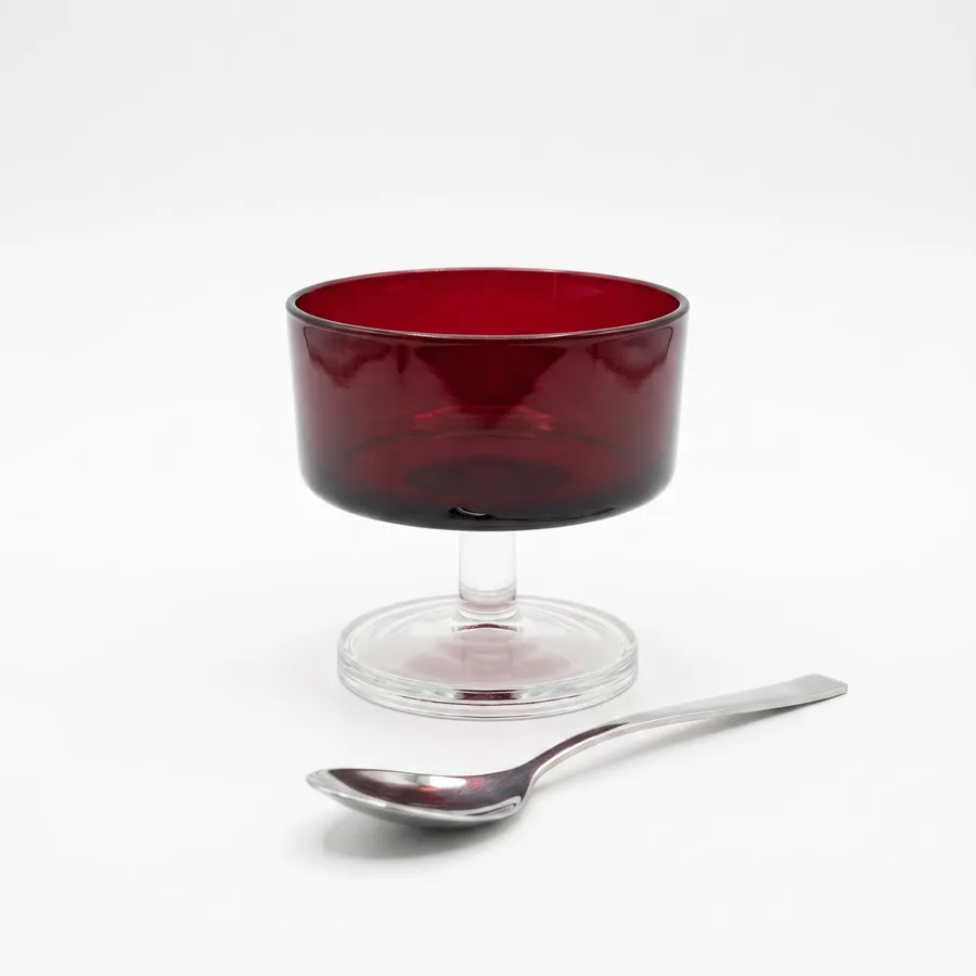 גביעי לקינוח בצבע אדום מקריסטל