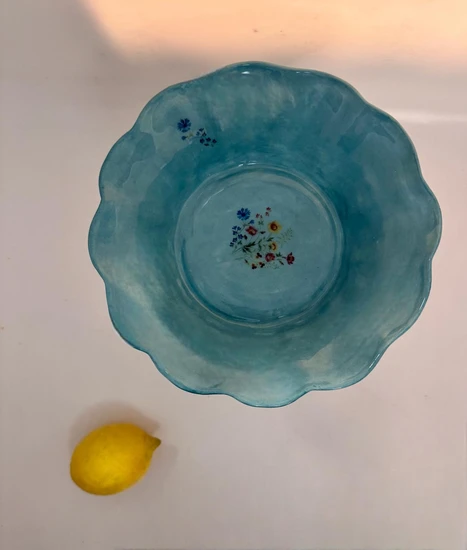 קערה עמוקה על רגל בצבע טורקיז מקרמיקה - עבודת יד