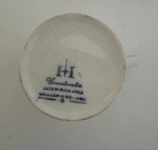 נר ריחני בתוך ספל וינטג מפורצלן
