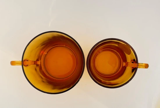 ספל לאספרסו וצלחת זכוכית בצבע ענבר DURALEX