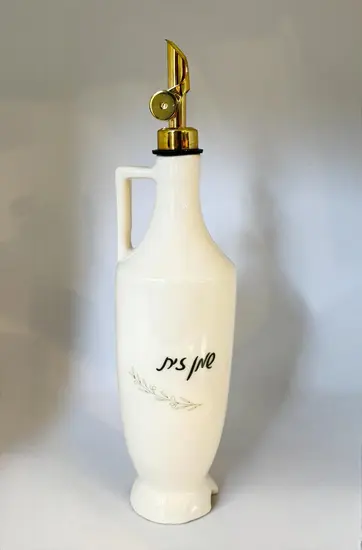 בקבוק קרמיקה בעבודת יד ונפח של 450 מ"ל , בצבע לבן כיתוב - שמן זית