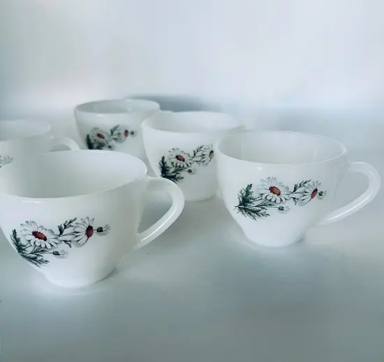 ספל ציור פרח המרגנית , מזכוכית "ארקופל "