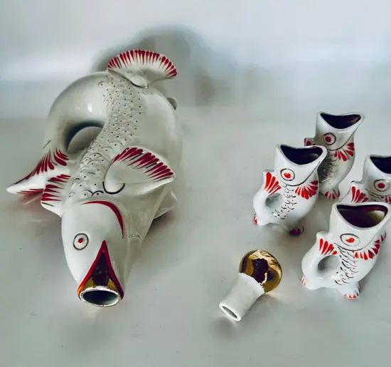 סט בקבוק ושוטים הידוע בשם - " סט וודקה דגי מזל"