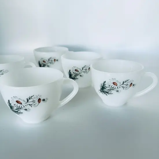 ספל וצלחת ציור פרח המרגנית , מזכוכית "ארקופל "