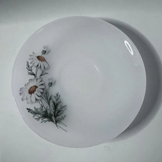 ספל וצלחת ציור פרח המרגנית , מזכוכית "ארקופל "