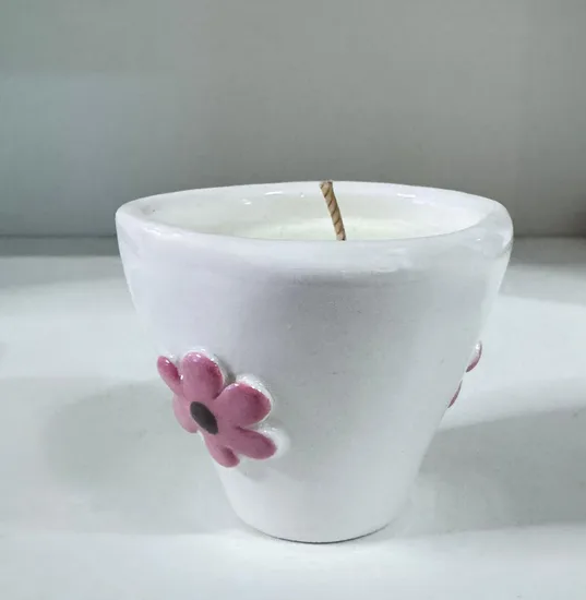 נר ריחני בתוך ספל קרמיקה עבודת יד