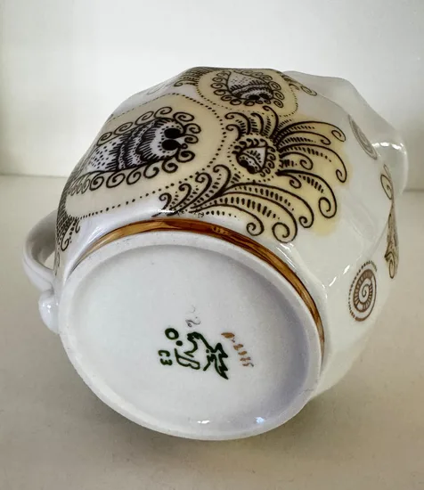 קנקן קטן מפורצלן