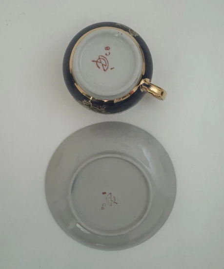 ספל וצלחת בודד מפורצלן