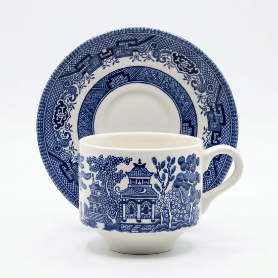 ספל וצלחת חרס אנגלי בגוונים כחול לבן