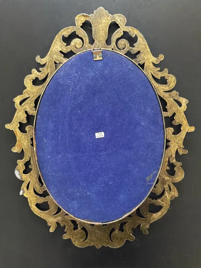 תמונת פרחים במסגרת וינטג' מוזהבת