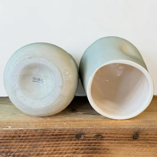 ספל מקרמיקה עבודת יד בצבע אפור בטון בהיר