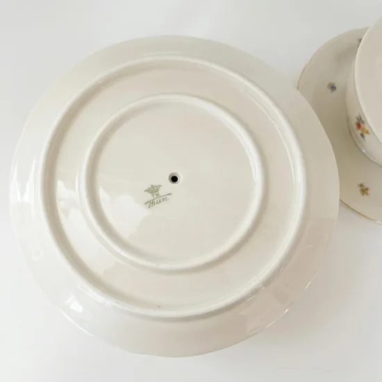 כלי לרוטב מפורצלן בצבע שמנת חלק מסרוויס דין