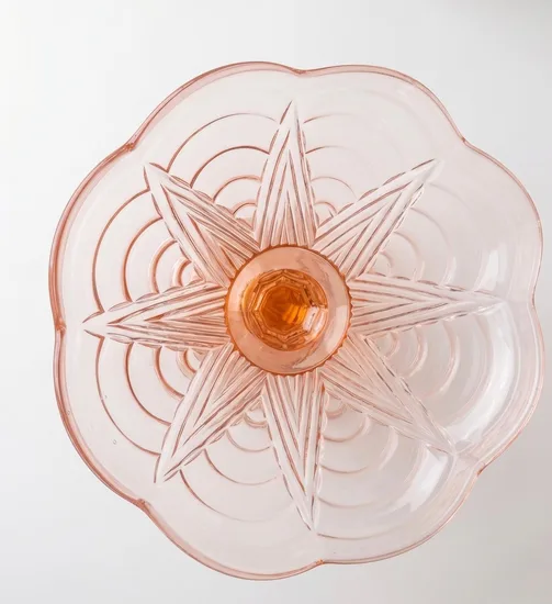 צלחת הגשה על רגל מקריסטל / זכוכית בצבע ורוד