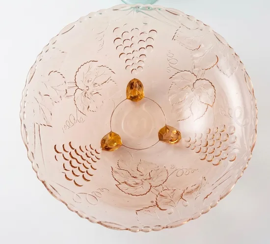 קערה  על 3 רגלים קטנות מקריסטל / זכוכית בצבע ורוד