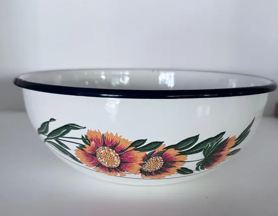 קערה מאמייל לבן ציור פרחים כתומים