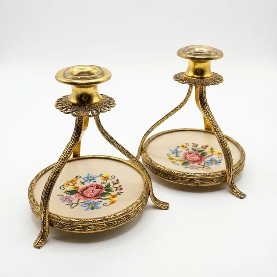 זוג פמוטים מפליז וריקמה