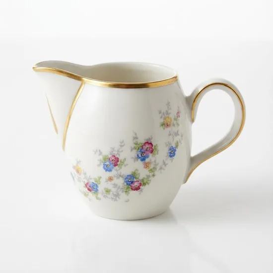 קנקן קטן מפורצלן